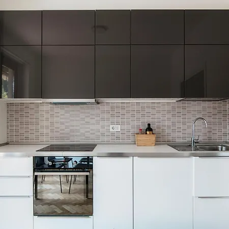 Lake View - Downtown *